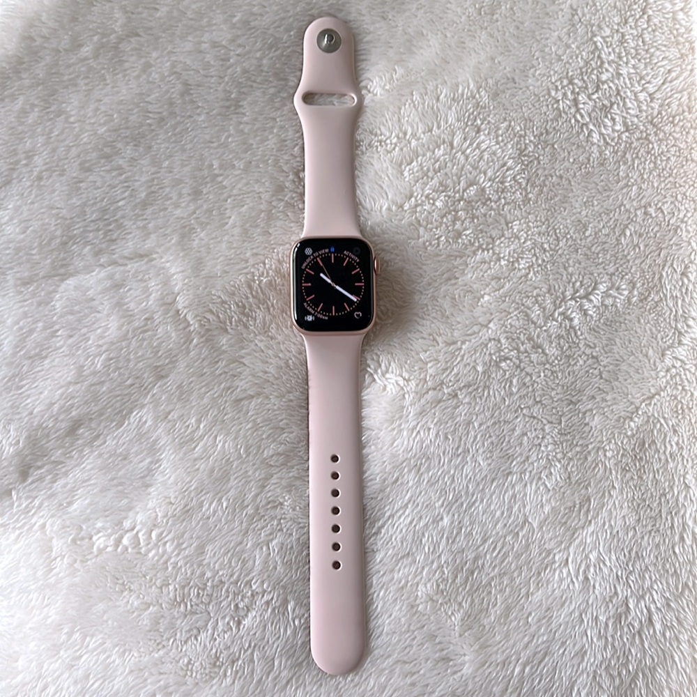 Apple Watch Series 5 - 40mm rose gold with accessories - WI-FI only